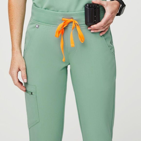 FIGS S/R Jade Zamora scrub pant - Picture 2 of 5